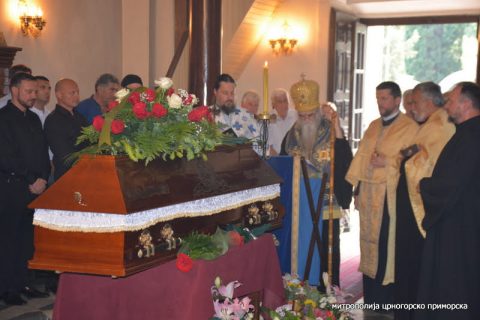 Митрополит Амфилохије служио опело др Драгославу М. Лакићевићу Dsc 3238