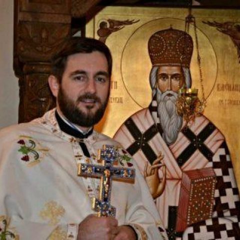 Отац Данило Дангубић
