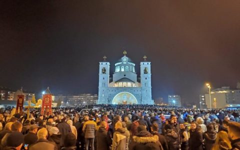 Митрополија црногорско-приморска: Што већа мржња, насиље и лаж, то литије постају свјетлије и бројније Litija U Podgorici