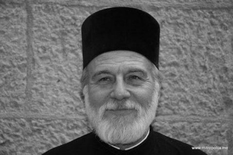 Otac Momčilo Krivokapić