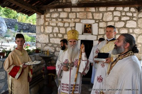 Митрополит Амфилохије богослужио у Добрској ћелији