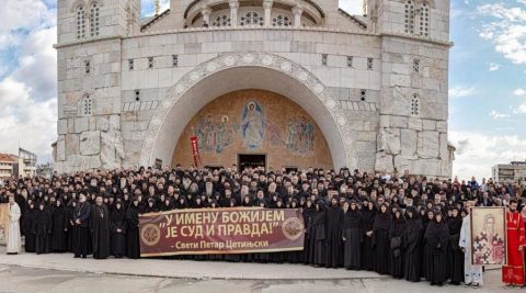 V Mitropolit Amfilohije Na Liturgiji U Sabornom Hramu Ne Donosite Zakone Koji Radjaju Bezakonje Mrznju I Diobe U Crnoj Gori