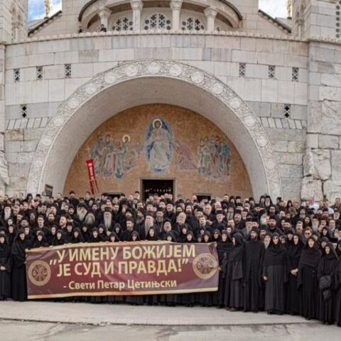 V Mitropolit Amfilohije Na Liturgiji U Sabornom Hramu Ne Donosite Zakone Koji Radjaju Bezakonje Mrznju I Diobe U Crnoj Gori