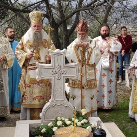 Епископи Јоаникије и Јован у Дајбабама служили помен оцу Луки (Анићу)