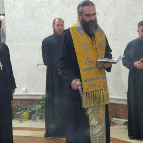 Епископ Силуан служио помен на гробу Митрополита Амфилохија