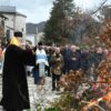 Митрополит Јоаникије пред Цетињским манастиром