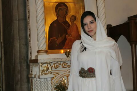 У сусрет празнику Рођења Богомладенца Исуса Христа, Никшићанка Тијана Вучетић снимила пјесму „Везак је везла Дјева Марија“ Tijana Vucetic 3