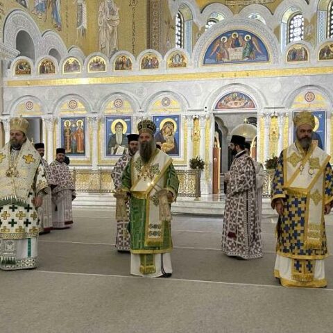 Патријарх Порфирије богослужио у Храму Светог Саве