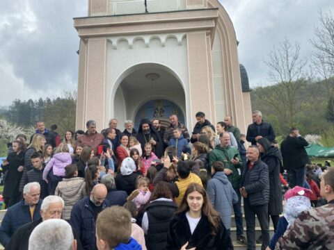 Епископ Методије богослужио је на празник Светог Николаја Жичког у Његњеву