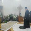 Vladika Longin služio pomen na grobu blaženopočivšeg Mitropolita Amfilohija