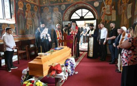 Академик Данило (Каплан) Буровић сахрањен у родном Улцињу; опијело служио Митрополит Јоаникије Академик Данило (Каплан) Буровић сахрањен у родном Улцињу
