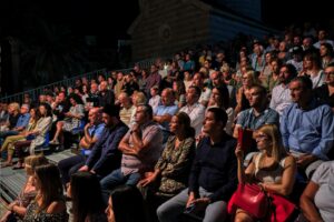 Премијера позоришне представе о Митрополиту Митрофану Бану 3