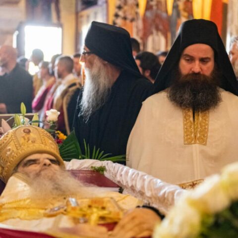 Био је свима све