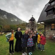 Okt 2022 Liturgija I Djeciji Sabor U Manastiru Dobrilovina