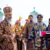 Хиљаде људи у Кијево печерској лаври на Литургији на отвореном