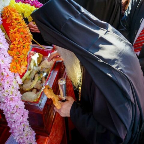 Олтар прави на камен крвави