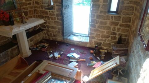 Оскрнављена црква Свете Петке у Сутомору Оскрнављена црква Свете Петке у Сутомору 1