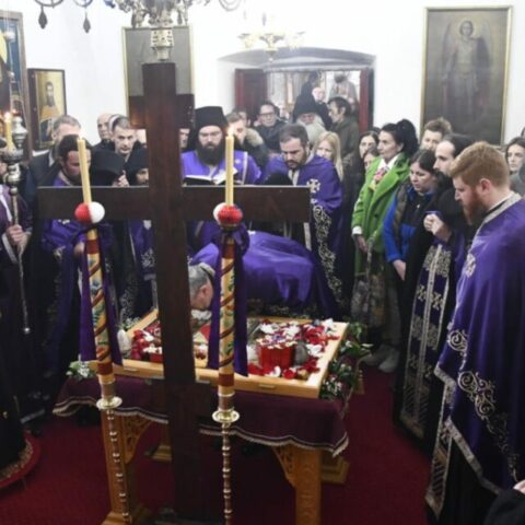 Вечерње са изношењем плаштанице у Цетињском манастиру