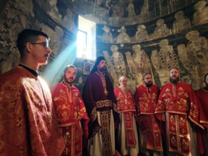 Apr 2023 Arhijerejska Liturgija Na Veliki Crtvrtak U Djurdjevim Stupovima 1