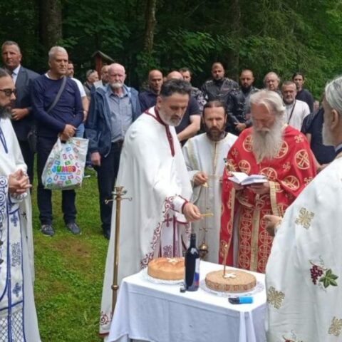 Литургија у Камничкој Бистрици са парастосом припадницима ЈВуО из Црне Горе