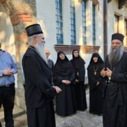 Његова Светост Патријарх српски г. Порфирије стигао је данас у подневним часовима у манастир Грачаницу.