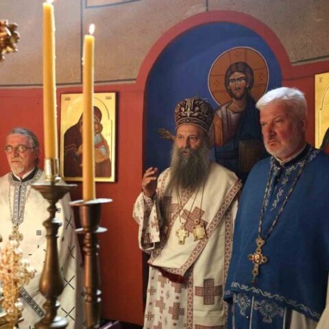 Патријарх Порфирије богослужио у храму Светих апостола Петра и Павла на Топчидеру