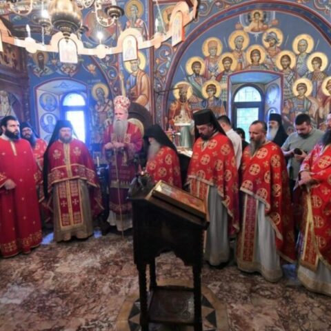 Митрополит Јоаникије богослужио у Доњем манастиру Острогу