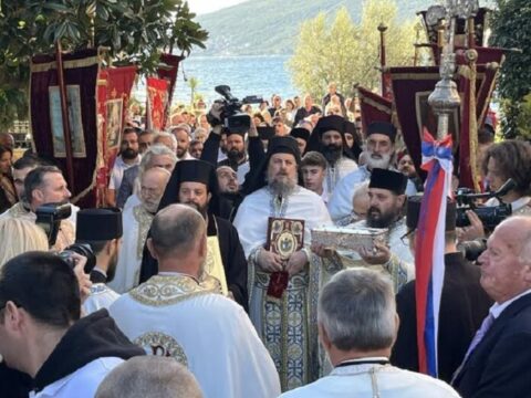 Благослов Светог Спиридона Ђеновићу, на поклоњење моштима приступио велики број вјерника Djenovic Litija