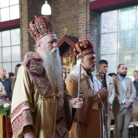 Митрополит Јоаникије и Епископ Григорије богослужили у Храму Воздвижења часнога Крста у Клену