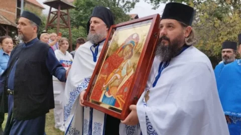 Три године од доласка иконе Богородице Савинске у Заклопачу Свечано дочекана копија чудотворне иконе Савинске