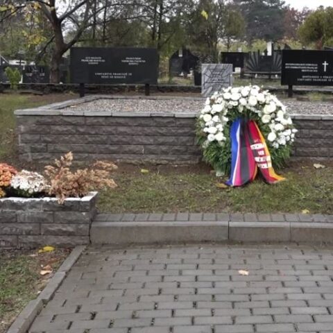 Spomenik Srpskim Borcima Na Groblju U Prištini