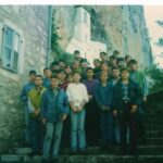 Манастир Острог, 1995. Митр. Амфилохије и Вл. Јован са ђацима Iv ген. обновљене Цетињске богословије (1995 2000)