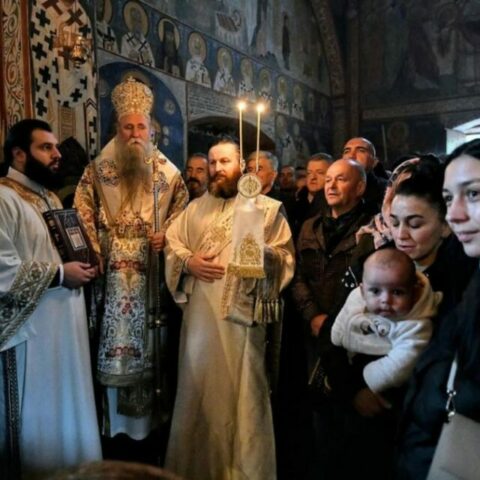 Митрополит Јоаникије у манастиру Подмаине