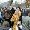 Nalaganje badnjaka pred Cetinjskim manastirom