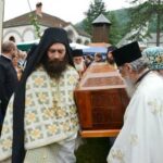 Polaganje Moštiju Svetog Justina Ćelijskog U Kivot Prenos Moštiju