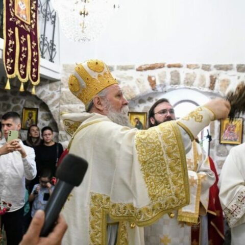 Мало освећење обновљеног храма на Врањини