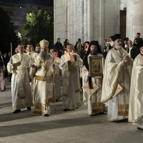 Патријарх Порфирије служио Васкршњу Литургију у храму Светог Саве на Врачару