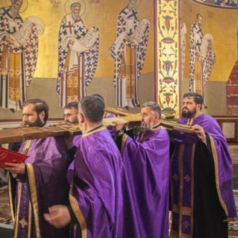 Велико бденије са читањем 12 страсних јеванђеља