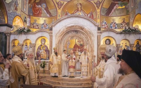 Литургијски прослављено 25 година архијерејске службе Митрополита Јоаникија Литургијски прослављено 25 година архијерејске службе Митрополита Јоаникија