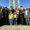 Патријарх Порфирије посетио новопостављени Крст на брду изнад Бијеле