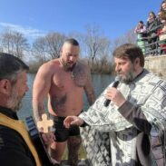 Благосиљање воде и пливање за Часним крстом у Зети