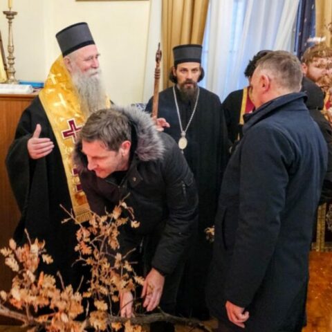 Митрополит на налагању бадњака у Цетињском манастиру
