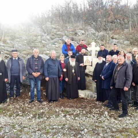 Освештан крст на мјесту страдања Светог свештеномученика Риста Јарамаза