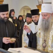 Patrijarh Porfirije osveštao novi konak u manastiru Tumanu gde će sutra služiti i Svetu liturgiju