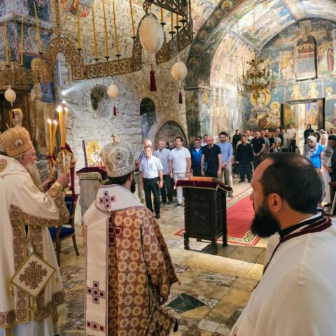 Архијерејска литургија у Пећкој патријаршији, служио Митрополит Јоаникије