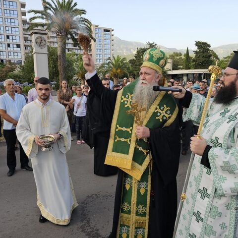 Митрополит Јоаникије у недјељу вече предводи Тројичинданску литију у Будви