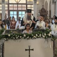 Патријарх Порфирије обавио саборно крштење младих светосаваца на Новом Београду