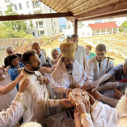 Владика Пајсије на слави цркве на Великом пијеску