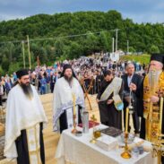 Митрополит Јоаникије освештао темеље цркве на Веруши, посвећене Светом Стефану Високом
