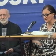 О. Шпиро Живковић са књигом „Писма из Велингтона“ гост Међународног фестивала „Ауто(р) на корзу“